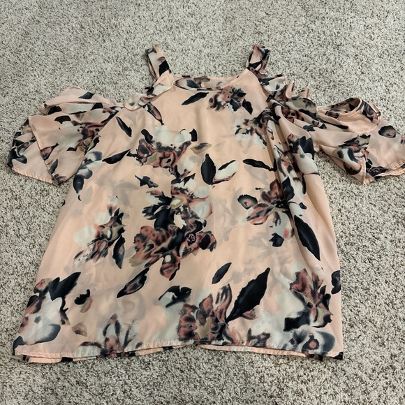 Charlotte Russe Tops - Charlotte Russe Pink Floral Cold Shoulder Blouse